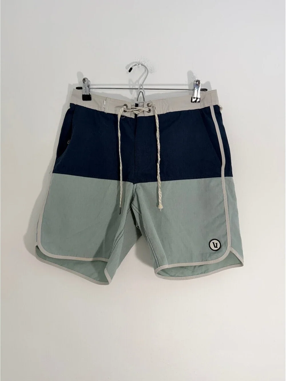 Vuori Men's Size 28 Cruise Boardshorts Blue Green 4-Way Stretch Shorts